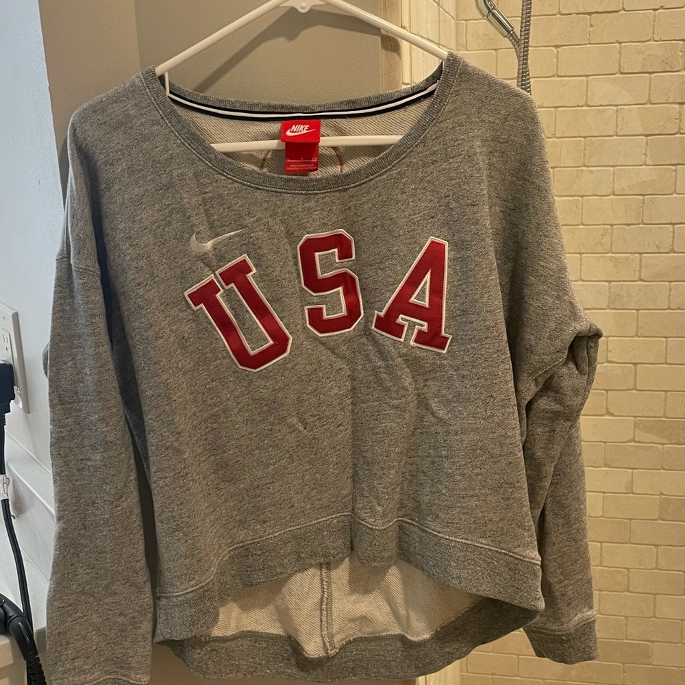 USA nike cropped crewneck